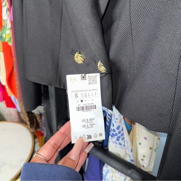 Zara Cropped Black Double-Breasted Blazer with Gold Buttons - Picture 4 of 10